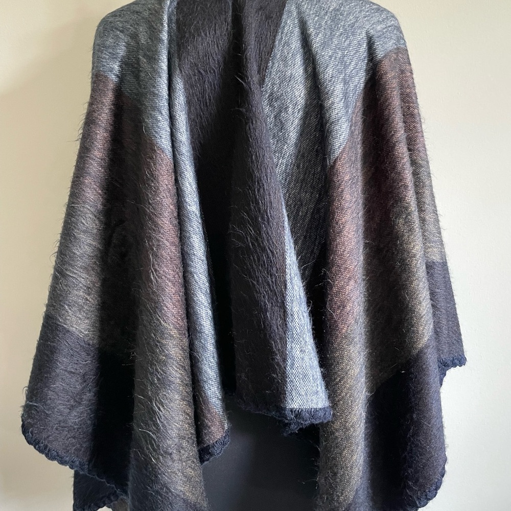 Imperfect Poncho - Picture 10 of 11